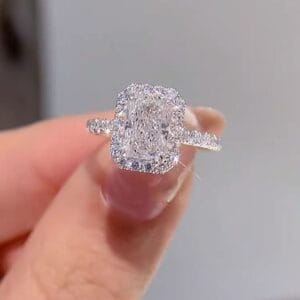 18K White Gold Radiant Diamond Ring